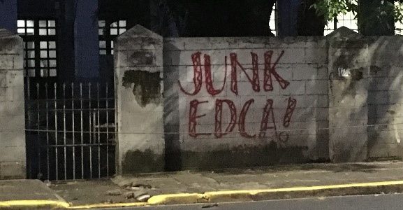 Graffiti outside the Philippine Supreme Court