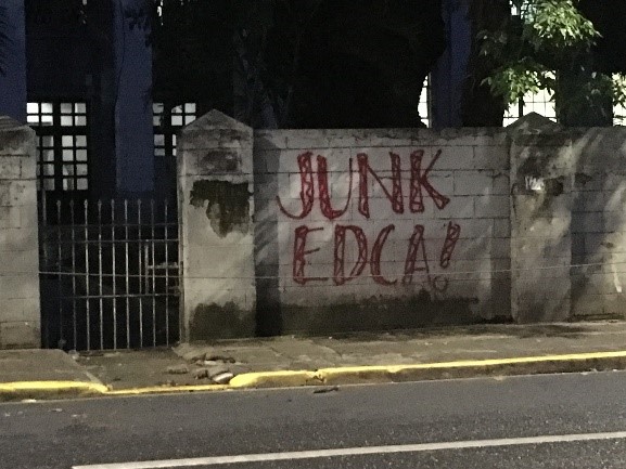 Graffiti outside the Philippine Supreme Court