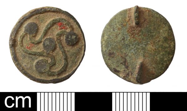 Photograph of Plate brooch with ‘triskele’, Walsingham, Norfolk (Portable Antiquities Scheme: NMS-974487).