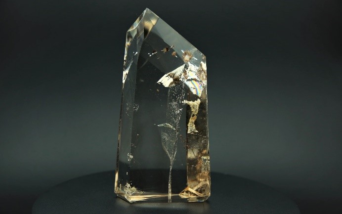 Quartz crystal specimen 