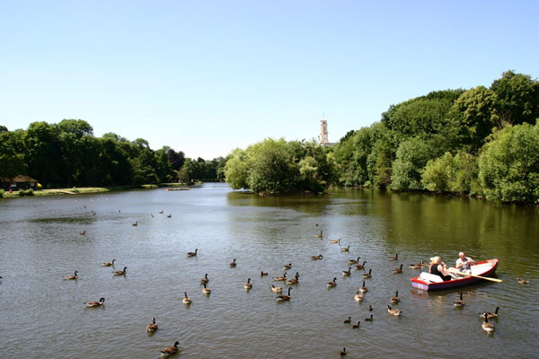 The Highfields Park boating lake beside the University