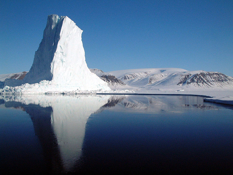 800px-Iceberg_at_Baffin_Bay