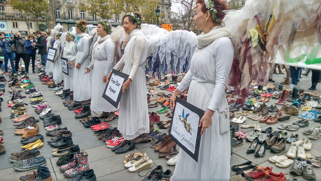 'Climate Guardian Angels' between shoes in Paris, Martin Kaul, journalist, TAZ, tweeted 29 November, 2015
