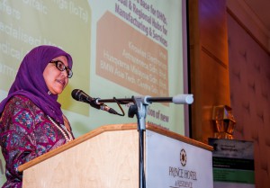 Ms Noor Aieda Ahmad (Director of R&D and Business Services Division, MIDA)