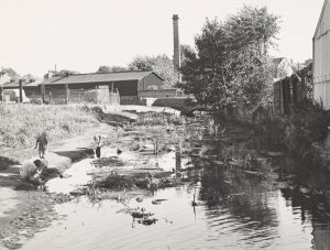 Photo of children playing in the River Leen at it's junction with Daybrook.