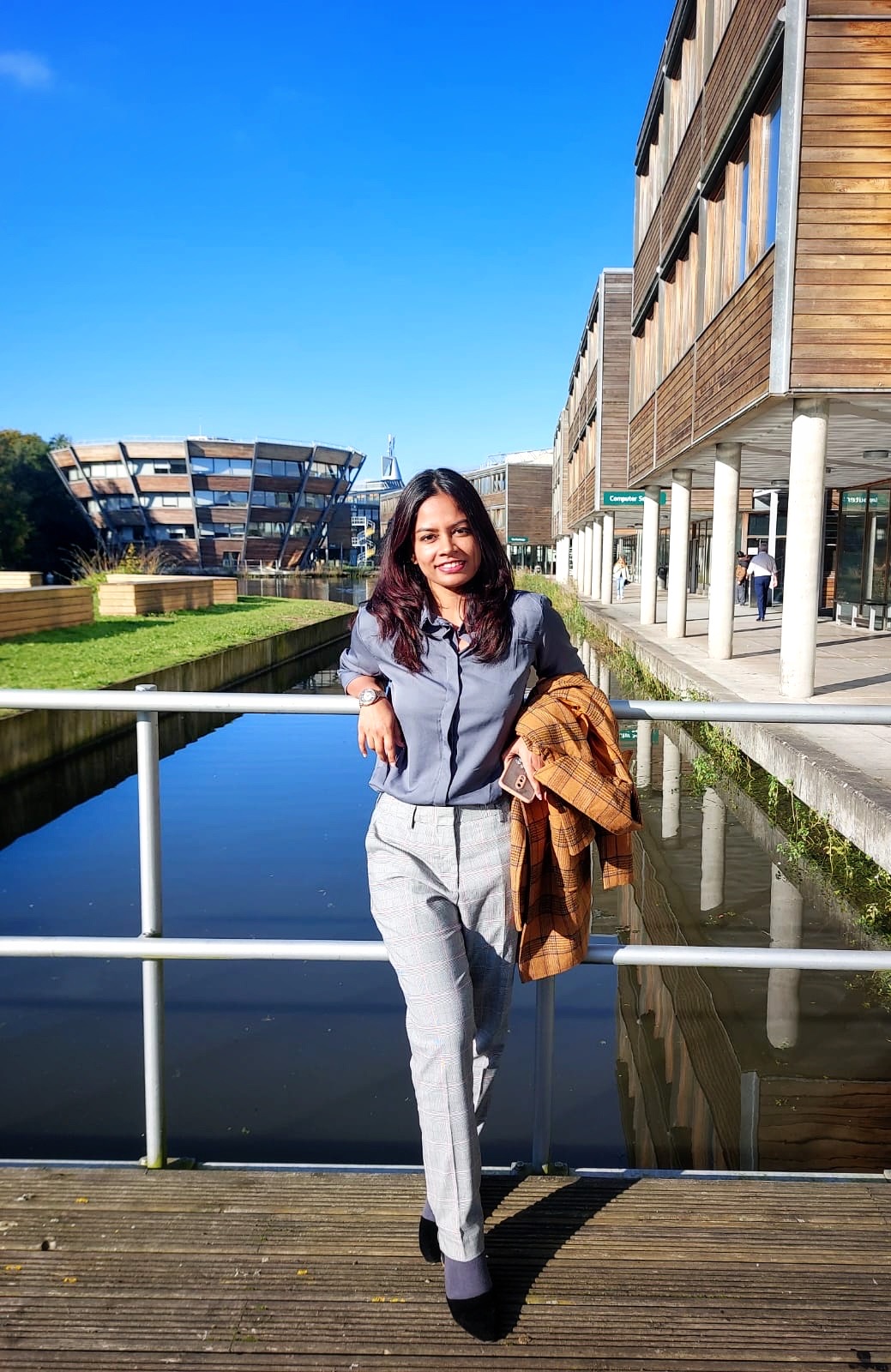 Picture of Ruehie standing by the lake on Jubilee Campus