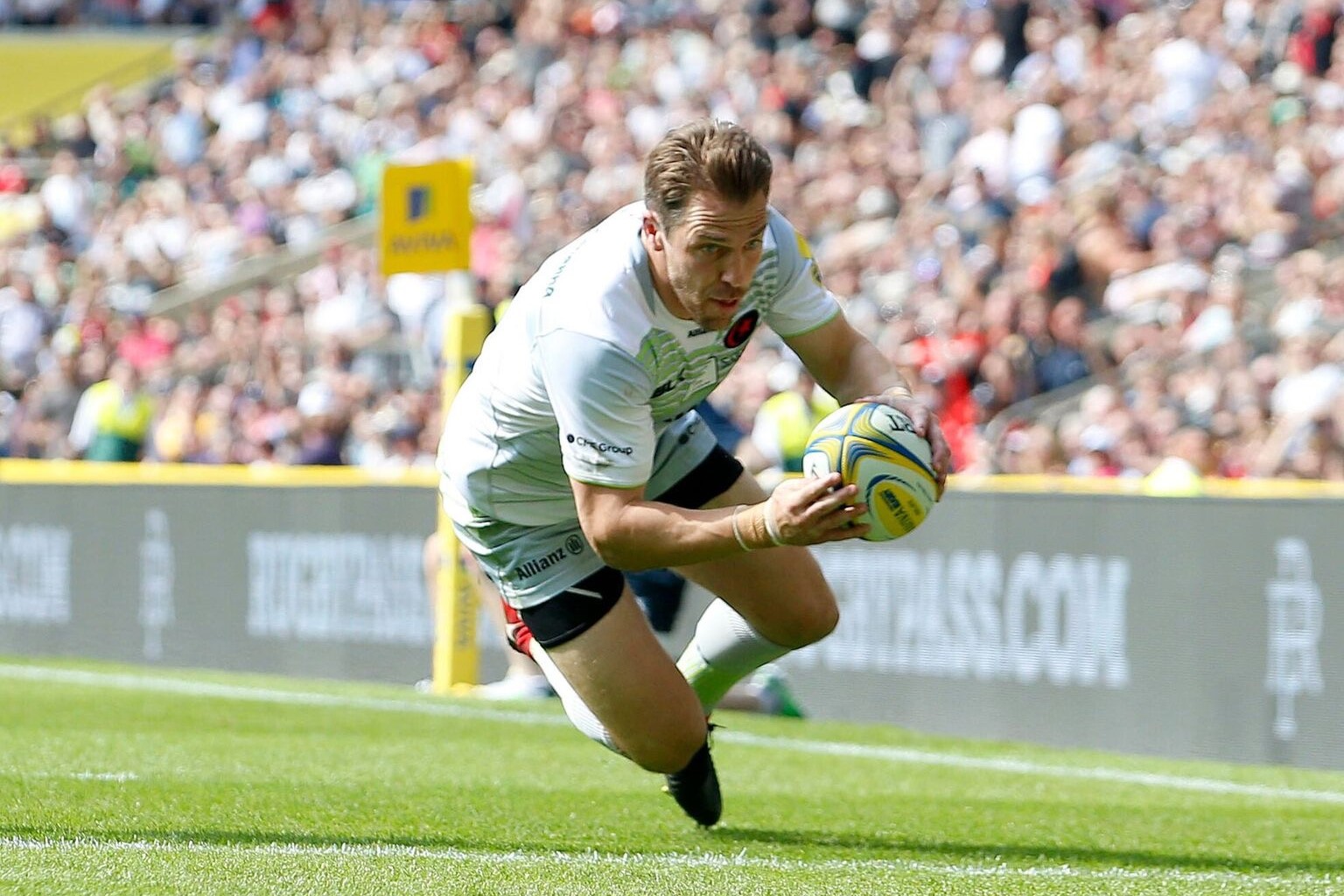 Chris scoring a try for Saracens during the Premiership Final