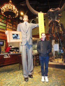 Chilling with the tallest man on earth @ Ripley's Believe it or Not! 